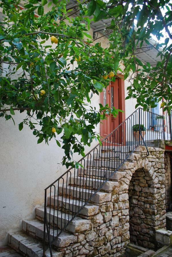 Villa "Pietra E Mare" Nafpaktos Екстериор снимка